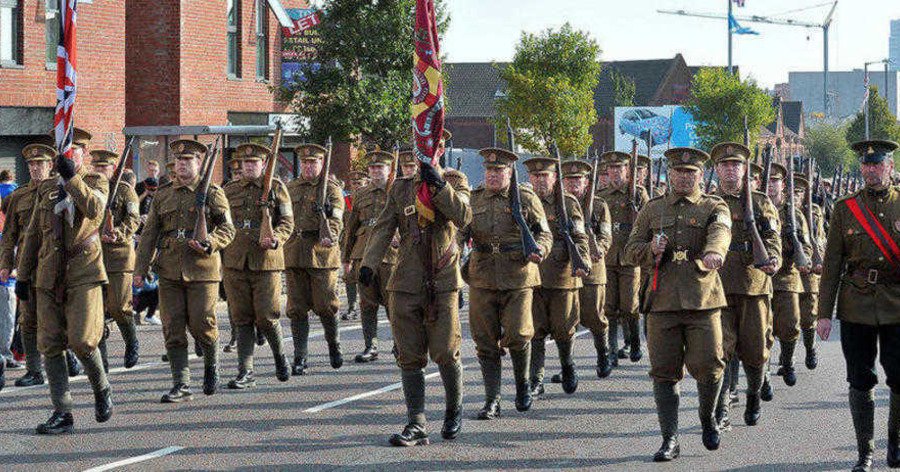 pauldelaney2012's tweet image. Modern day UVF loyalist thugs and drug dealers in military uniforms..

No arrests. 

No follow up house raids.

No convictions..

#DoubleStandards #Belfast