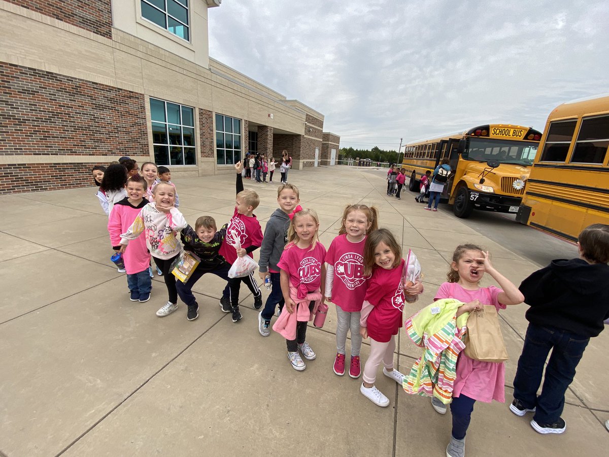 Dallas Zoo, here we come! #IloveRockwallISD #LyonLeads #IloveKinder