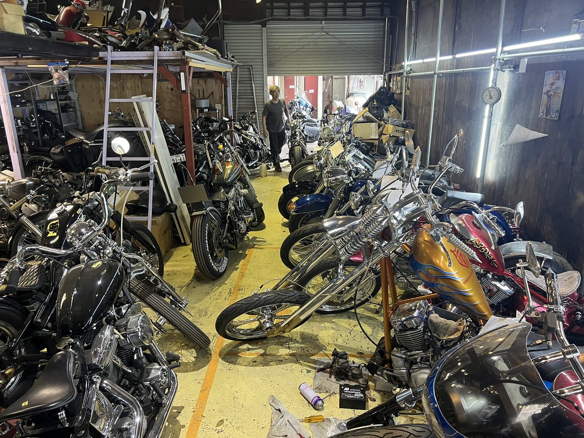 jp_dlegend's tweet photo. 横浜納車完了⤴️
universal custom choppers
相田社長⤴️ご紹介ありがとうございました🙏
#UCC
#universalcustomchoppers
#ハイエース納車 https://t.co/FlXa4oZDzQ