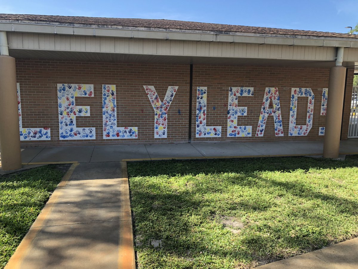 😍 <a href="/LPEPanthers/">Lake Park Elementary</a> check out this wall at <a href="/LelyLionsRoar/">Lely Elementary</a> !