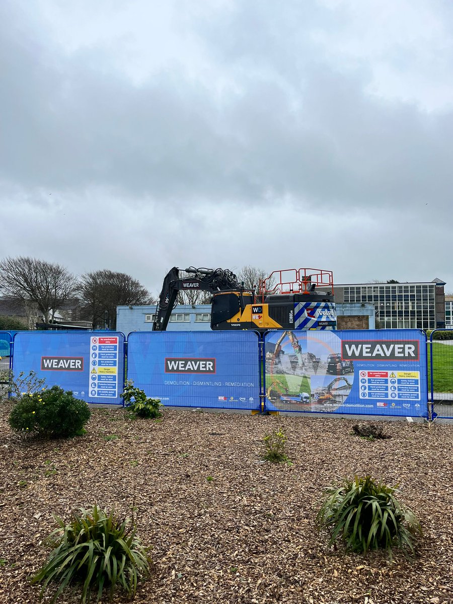 weaverdemo's tweet photo. Site setup in Cornwall looking rather lovely!
Working on behalf of @CornwallCollege to kickstart clearence and development works at their Camborne Campus.
Currently carrying service disconnections in readiness for #stripout, #asbestosremoval, and #demolition. https://t.co/qUMUcSKCe8