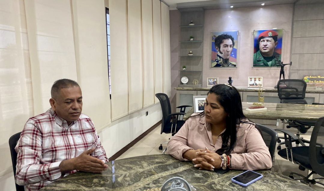Bienvenida a BOLÍVAR hermana Ministra Clara Vidal!!! <a href="/NicolasMaduro/">Nicolás Maduro</a> <a href="/dcabellor/">Diosdado Cabello R</a> <a href="/delcyrodriguezv/">Delcy Rodríguez</a> <a href="/CLARAVIDALV/">Clara Vidal</a> Este Jueves Santo que Dios siga derramando bendiciones sobre nuestro amado pueblo .