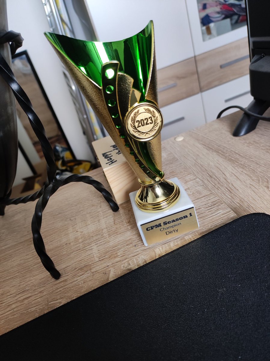 Overwatch Pokale:0
Pokemon Pokale:1
Deadlift PR: @Yamari_yt