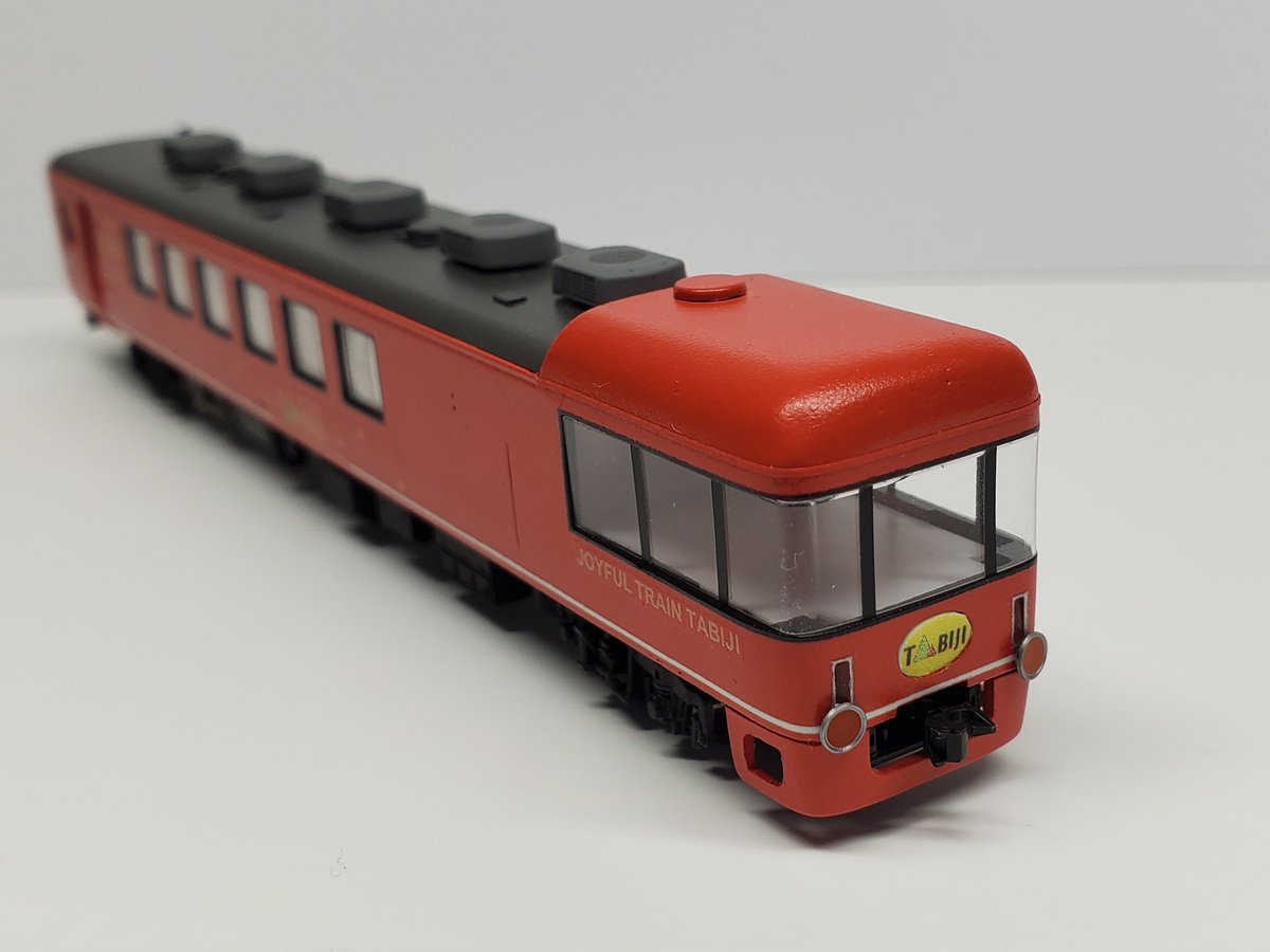 joyjoy_N_train's tweet photo. 12系お座敷客室「TABIJI」完成です！安芸路を駆ける真紅のお座敷。広島県と山口県を中心に団体及び臨時列車で活躍。車体は厳島神社の大鳥居の連想させる真紅、随所に安芸の宮島を思わせる黄色い紅葉マークが入り、派手な見た目でインパクト抜群です。
#TABIJI #旅路 #12系 #ジョイフルトレイン https://t.co/e1ViZrrecA