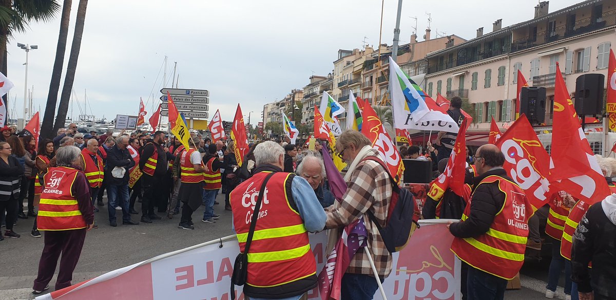 Après une marche de près de 3 heures depuis Le Cannet, le cortège de manifestants ( 400 selon les forces de l'ordre, 1500 selon la CGT) contre la réforme des retraites est, enfin, arrivé à bon port, au pied de l'Hôtel de Ville de Cannes.
