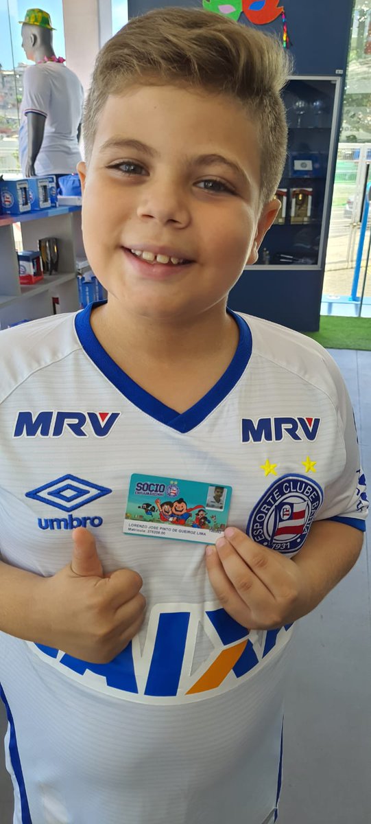 Alô, Lorenzo! Feliz 9 anos para nosso mascote da Embaixada. Dando exemplo e sendo sócio desde garoto. BBMP