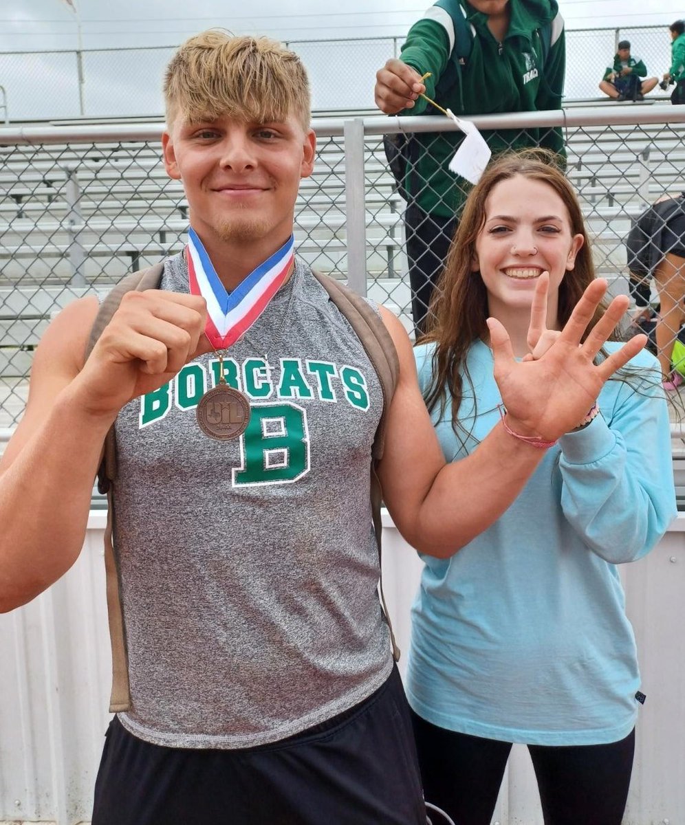 Cameron_davis54's tweet image. Well my senior year of track has come to an end, little sooner than I wanted, but it was still good.