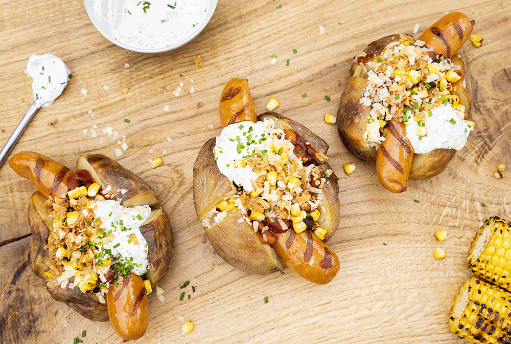 We are excited for our BBQ's to come out, so let's feature Chef Philli's Smoked Jacket Potatoes, cooked entirely on a barbecue. These were so delicious and we cannot wait to recreate them again! Recipe: ow.ly/fs0k50Nw7mF

#recipeoftheweek #recipe #bbq #bbqrecipe #sausage