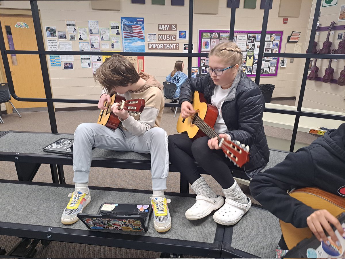 LeMusicEdTech's tweet image. Continuing Modern Band this week here at TGMS with guitars, keyboard, and bass! @TollGateMiddle @PLSD @PLSDMusic @musicwillorg