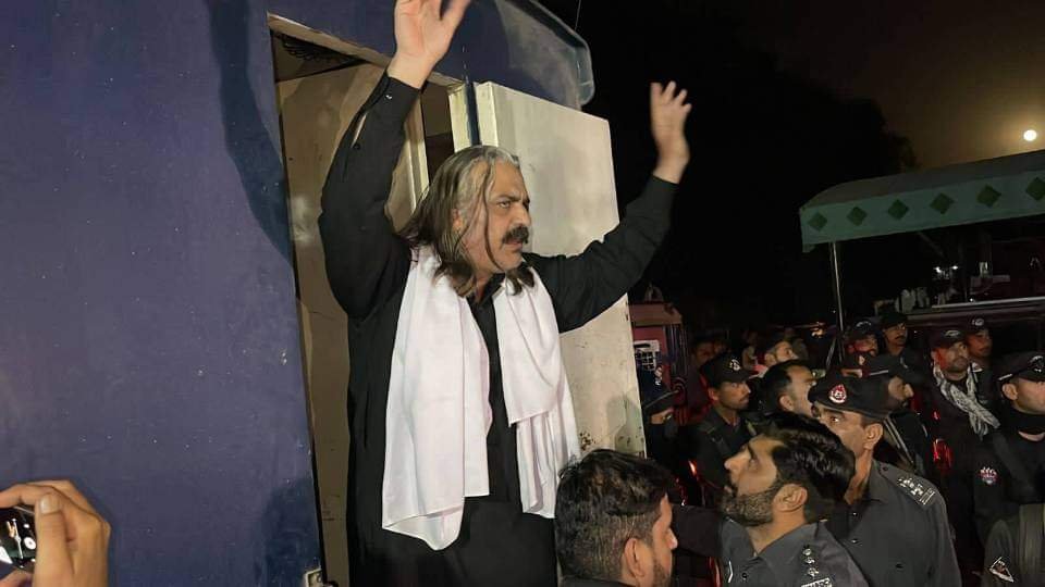 SikanderFayyaz's tweet photo. Fascism continues, as Ali Amin Gandapur too has been arrested.

His crimes are supporting Imran Khan and destroying Fazlu Rehman's politics in DI Khan. https://t.co/ozqexFM4Oy