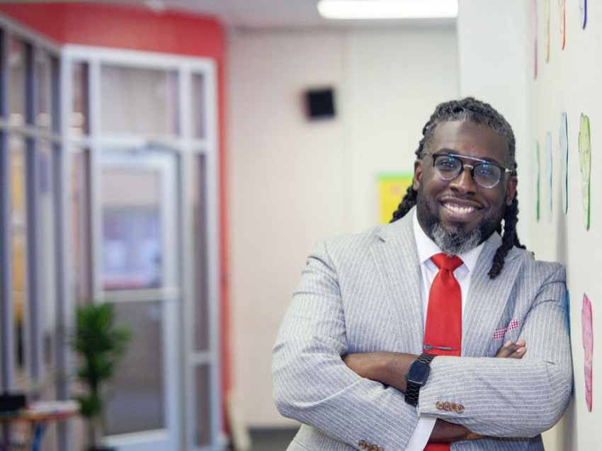 dcpublicschools's tweet photo. It's Assistant Principal Appreciation Week! AP Sean Bellamy finds daily inspiration from his community and the arts.

"@JOWilsonDC is an incubator of creativity! The arts thrive at JO and I enjoy serving on the amazing drama team that produces the spring musical." 🎨🎭#APWeek https://t.co/MaPA85nsXI