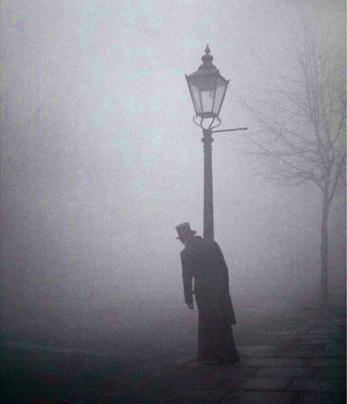 uusaint's tweet photo. In six words or fewer, write a story about this picture. 👀😶‍🌫️🎩

#WritingCommunity 
#sixwordstory 
#amwriting 
#ChallengeAccepted 
#ThursdayFeeling 
#FogCityLove https://t.co/CFl0KgU1NG