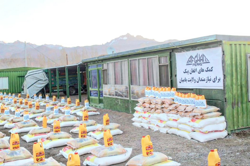 bayatfoundation's tweet photo. Afghan Peaks ended their epic Annual Ski Race with a joint Bayat Foundation distribution in Bamiyan Province. 

148 families were provided a food package containing flour, rice, and oil. 

Thank you Afghan Peaks for your continued dedication toward Afghan sporting activities. https://t.co/eMxp7v4EyX