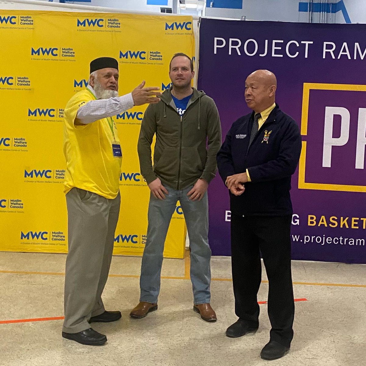 PaulChiangMU's tweet photo. I had the pleasure of joining the @mwcanadaorg on their one of many, #projectramadan basket build.
It is initiatives like Project Ramadan that remind us of the solidarity and compassion within all of us to come together to build a stronger more united community. https://t.co/b3tbbgmuaI