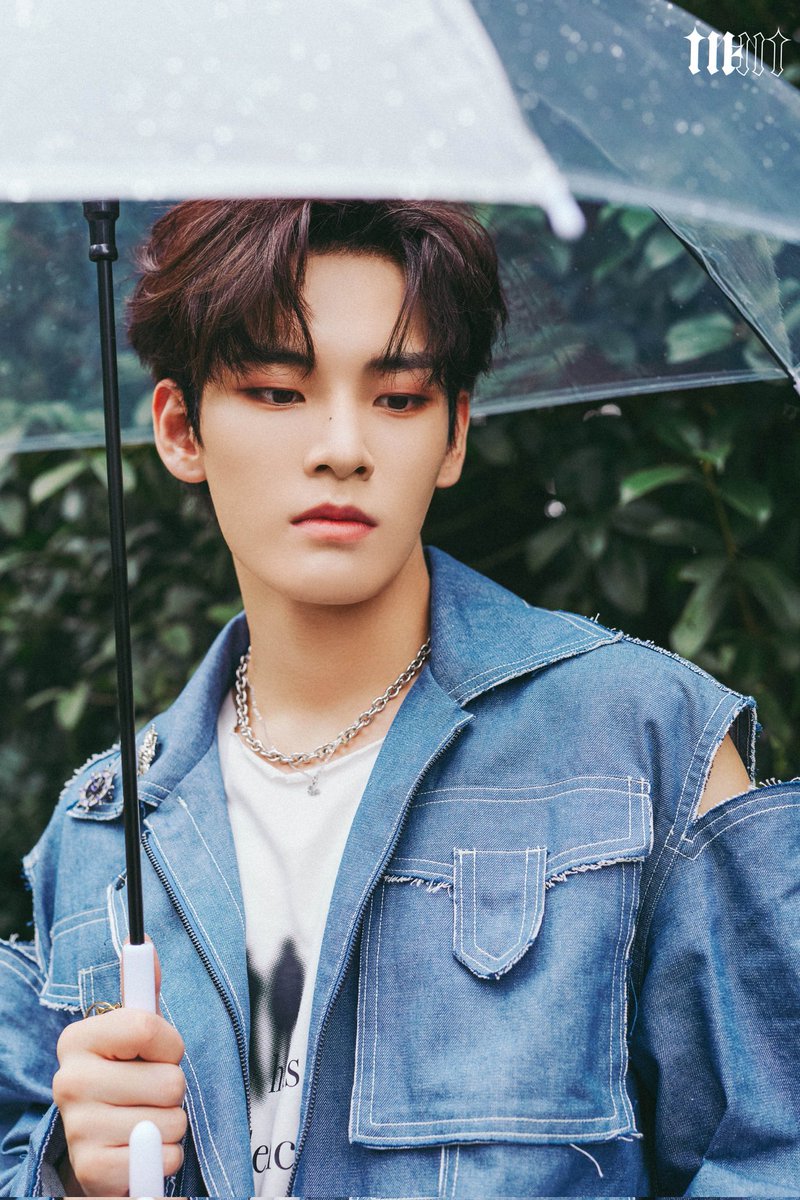 UNINEFAN's tweet photo. 2023.04.06
Happy UNINE 4th Debut Anniversary

สุขสันต์​ครบรอบ 4 ปี
ยินดีกับทุกก���รเติบโต

UNINE 出道四周年快乐💙
#UNINE
#LiWenhan #LiZhenning #YaoMingMing #YaoBoNan
#李汶翰 #李振宁 #姚明明 #姚柏南 https://t.co/9kZ0WHUbB6