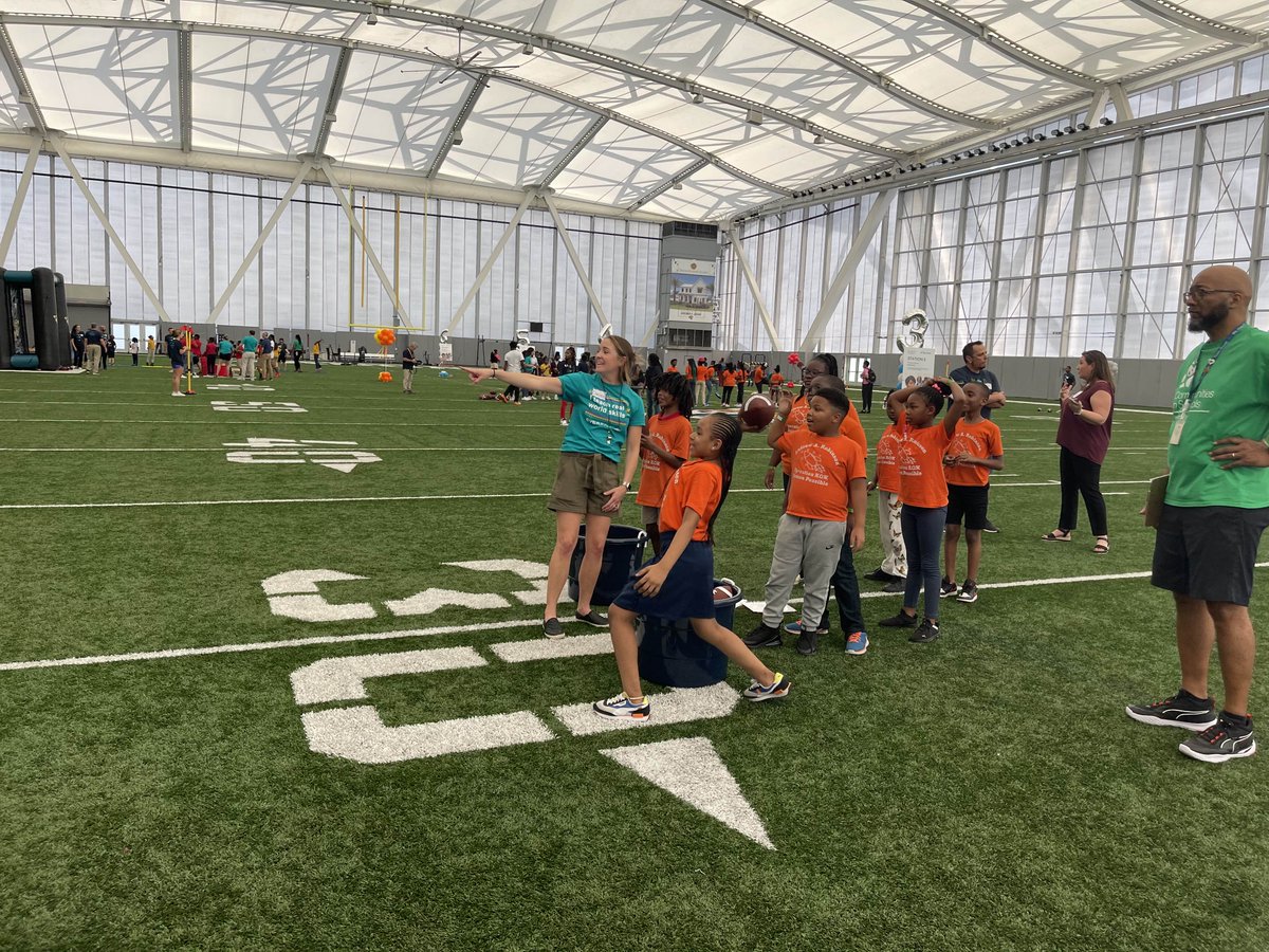 DuvalSchools's tweet photo. Financial Literacy is the theme on the field. Students from four #TeamDuval schools completed a unit on financial literacy, then played financial literacy games at the Jags practice field. 

Thank you to @EVERFI, @Jaguars, @TIAABankField, @CISJAX. https://t.co/b8nosJRtfs