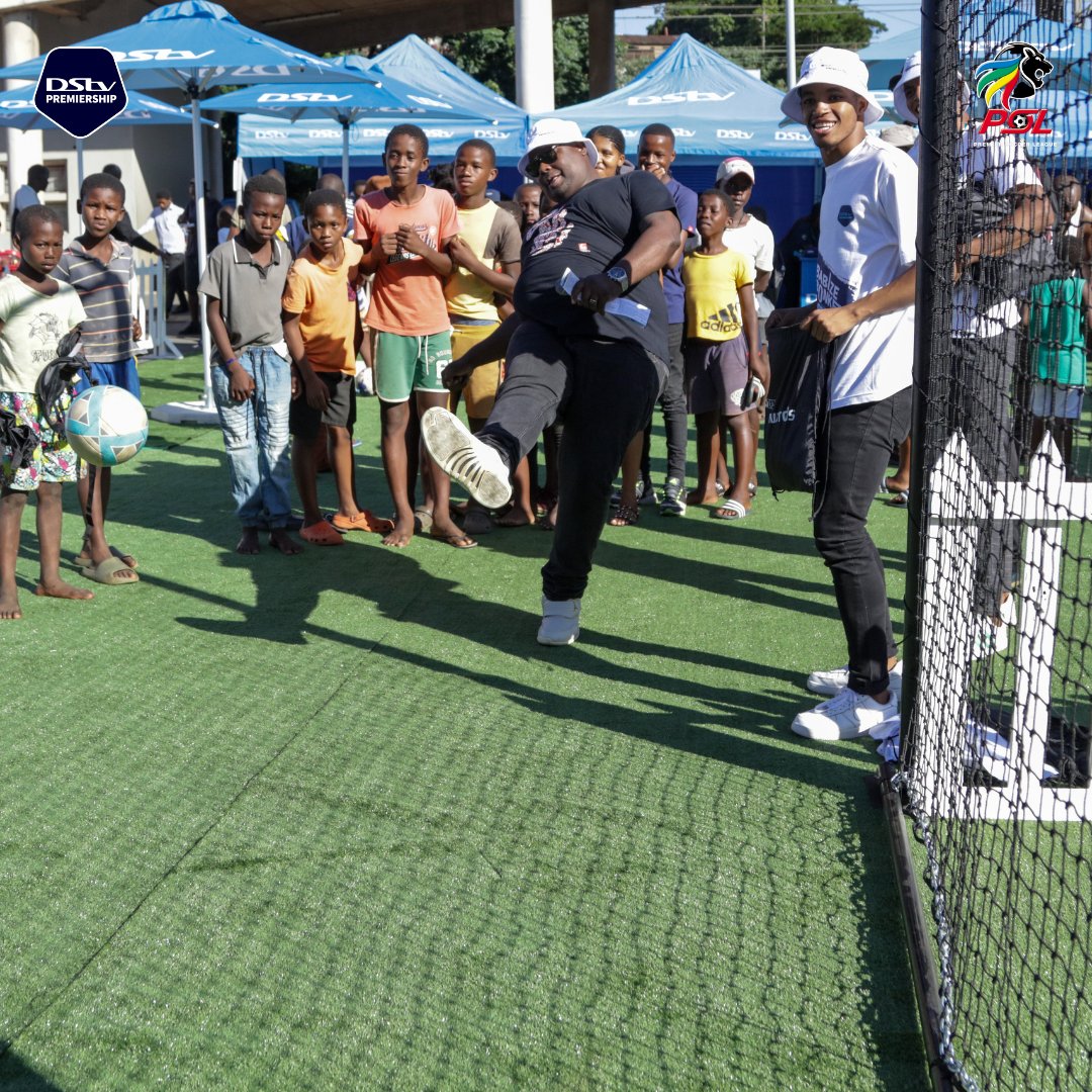 BabizeBonke_ZA's tweet photo. What would a perfect day in KZN be without our incredible #DStvPrem host with the most, Hlophe #MyPerfectMatchDayExperience https://t.co/4trVKgB3nd