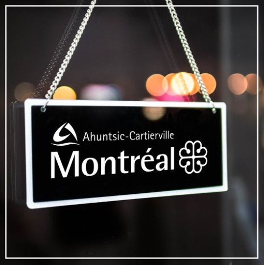 AhuntsicCartier's tweet photo. Verglas | Les installations suivantes sont fermées : arénas Ahuntsic et Marcelin-Wilson, piscine Sophie-Barat, YMCA, Centre culturel et communautaire de Cartierville, bibliothèque de Salaberry, maison de la culture Ahuntsic et bibliothèque Ahuntsic. Biblio de Cartierville ouverte https://t.co/oBZhuyLpKG