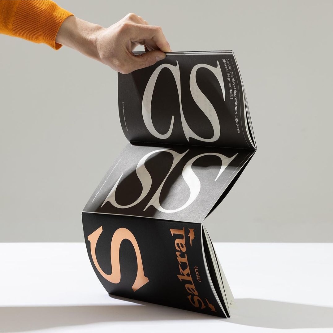 fresh_fonts's tweet photo. https://t.co/7zHdmZrfRS — Sakral was released by Fuerte Type, the new indie type foundry of @fermin_guerrero. I love the numerals of this typeface — especially the ones of the Display version — as well as its unique vertical ligatures. https://t.co/Ev4LHk8JOq