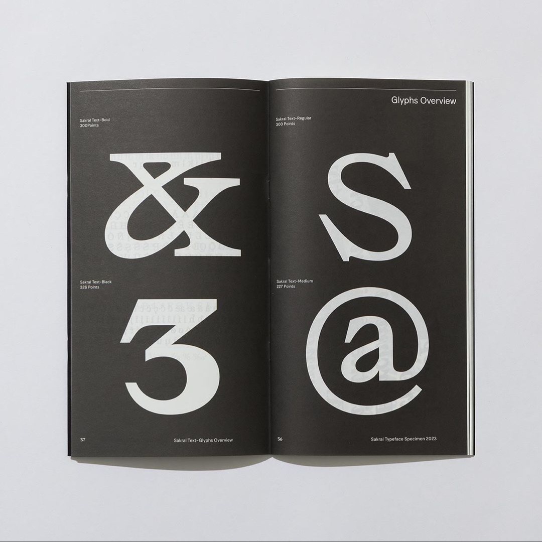 fresh_fonts's tweet photo. https://t.co/7zHdmZrfRS — Sakral was released by Fuerte Type, the new indie type foundry of @fermin_guerrero. I love the numerals of this typeface — especially the ones of the Display version — as well as its unique vertical ligatures. https://t.co/Ev4LHk8JOq