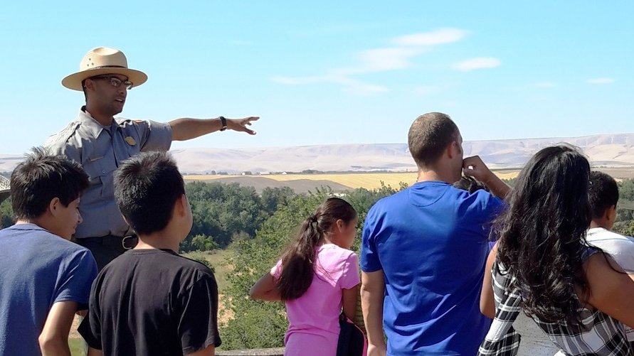 NPS_SeasonalSO's tweet photo. Are you good at pointing? Have you ever heard of #rangerspointingatthings and wished you could join in on the fun. Here is your chance at @WhitmanMission! Apply today @USAJOBS #GovernmentJobs  https://t.co/FXpw2aRkME https://t.co/nS7JdIv15y