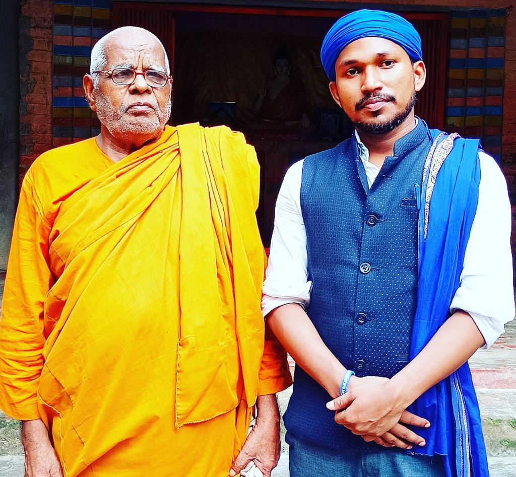 SurajKrBauddh's tweet photo. आज मेरे जन्मदिन पर आप सबसे मिले असीम अपनत्व से बहुत खुशी हुई। सभी साथियों का दिल की गहराइयों से साधुवाद। आपका ये प्यार एवं जुड़ाव हमें शोषित-वंचित कौम के लिए लड़ने की ताकत देता है।

आप पर भगवान बुद्ध की करुणा एवं मैत्री की छांव हमेशा बनी रहे। पुनः आभार। नमो बुद्धाय, जय भीम। https://t.co/7OS4T3CrUn