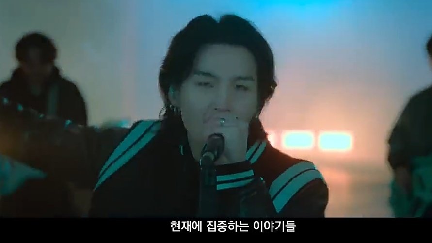 kiss_seven7's tweet photo. #SUGA: "Te preocupas por el futuro incierto y te asustas. Te angustias por el pasado que no puedes arreglar. Pero puedes controlar el presente. Historias que se centran en el presente. El pasado es sólo el pasado. El presente es sólo el presente. El futuro es sólo el futuro." https://t.co/Mf4dK5vW1c