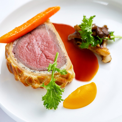 TheLanesborough's tweet photo. Today, we celebrate #BeefWellingtonDay, one of our signature dishes at The Lanesborough Grill 🥩🔪🥂⁠ #britishdining #modernbritish #visitlondon #beefwellington https://t.co/gUFbRBT7eZ