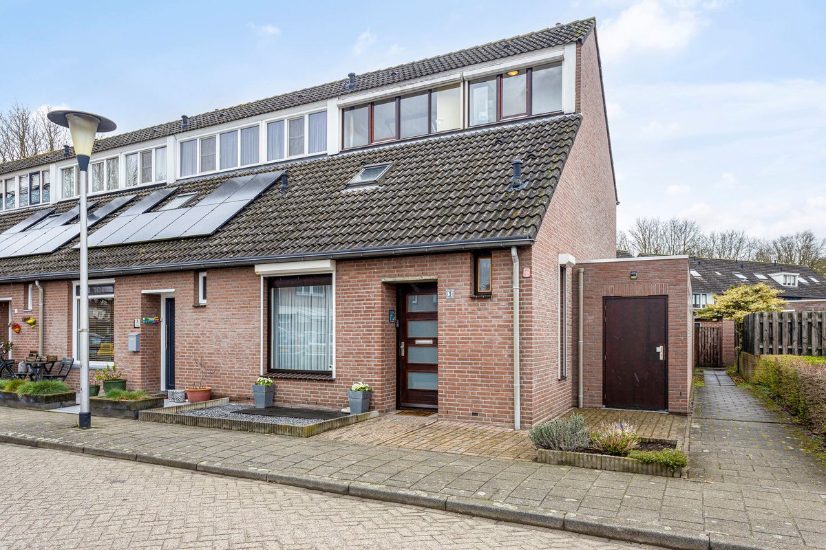 TimvdEijnden's tweet photo. My parents' house is for sale, located in the always sporty 👟 and picturesque 🏰 city of Helmond.

https://t.co/abhG1QWpud

#helmond #huis #tekoop #sale #house #buy #makelaar #realtor #eindhoven #woningtekoop #funda #wonen #huistekoop https://t.co/bwIj1IOSdA