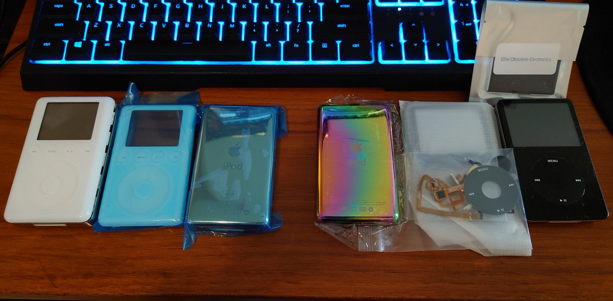 saiboltdragon's tweet photo. Little meh today. Was looking forward to putting together the 3rd &amp; 5.5 gen. But the order was messed up and they sent me the wrong batteries. Two 3rd gen batts and they're less than ones I paid for. -_- 
At least the case I got for the 3rd is really clean. https://t.co/ZoRkbWP2rq