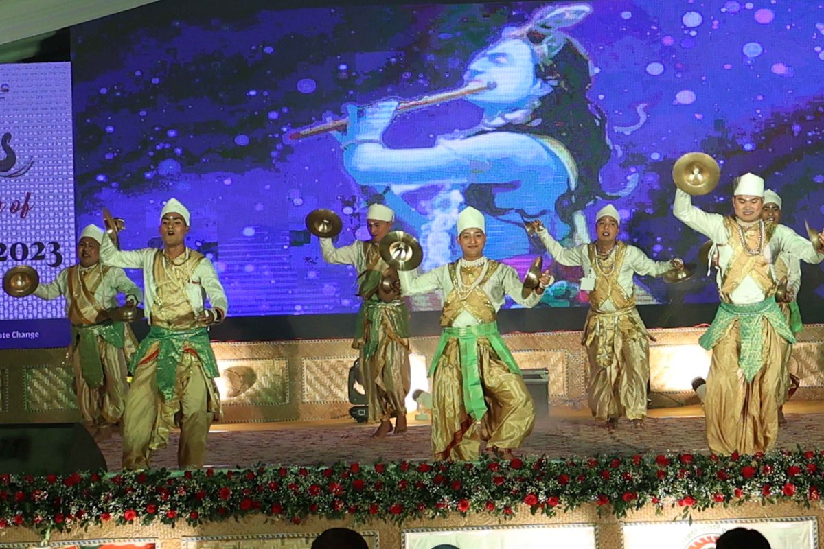 rashtrapatibhvn's tweet photo. Ahead of Gaj Utsav 2023, President Droupadi Murmu witnessed cultural performances comprising Bhortal, Jhumur and Bihu dance forms by Assamese artists at Kohora. https://t.co/ROiWdWPVws