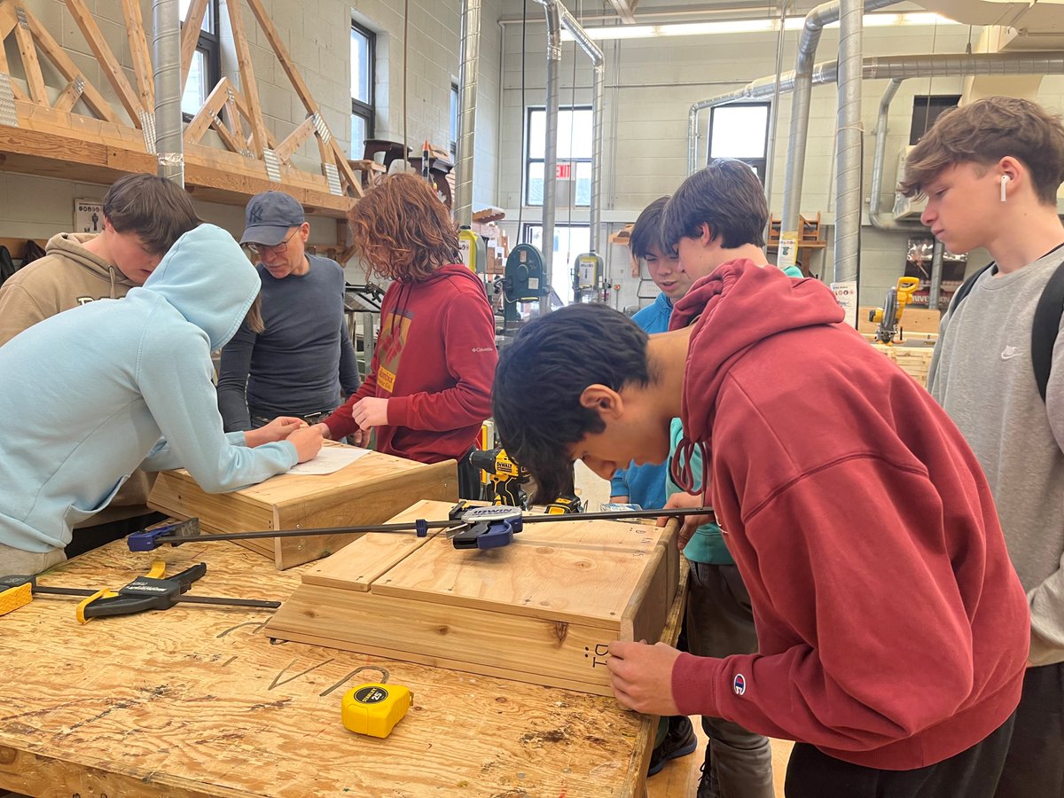 ThoroldON's tweet photo. @SlhsTech students continue their work this week on the barn swallow shelters and bat boxes that will be installed towards the end of the month in Port Robinson.
Thank you to Mr. Bernardi and his incredible tech classes for all their hard work on this project!

@ThoroldNation https://t.co/nn1TjYod4w