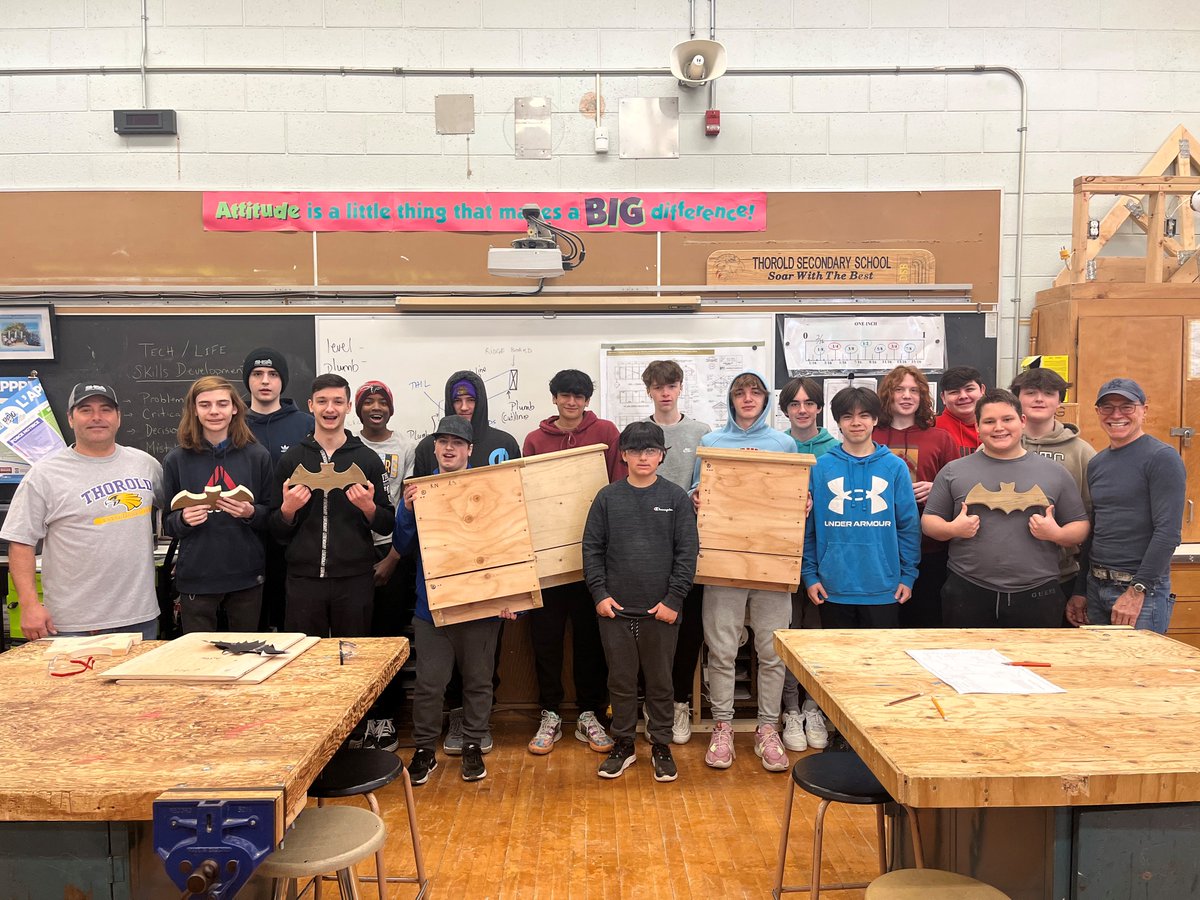 ThoroldON's tweet photo. @SlhsTech students continue their work this week on the barn swallow shelters and bat boxes that will be installed towards the end of the month in Port Robinson.
Thank you to Mr. Bernardi and his incredible tech classes for all their hard work on this project!

@ThoroldNation https://t.co/nn1TjYod4w