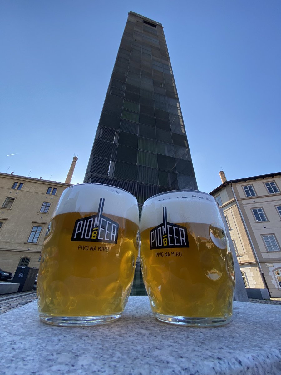 Zaphod_Beeb_42's tweet photo. Barvi se vajicka, ne pivo! Vynikajici jarni verze oblibeneho Rezidenta od Pioneera u Chmeloveho majaku.
#dejbuhstesti #zatec #mestochmeleapiva https://t.co/v7Vpqnri1j
