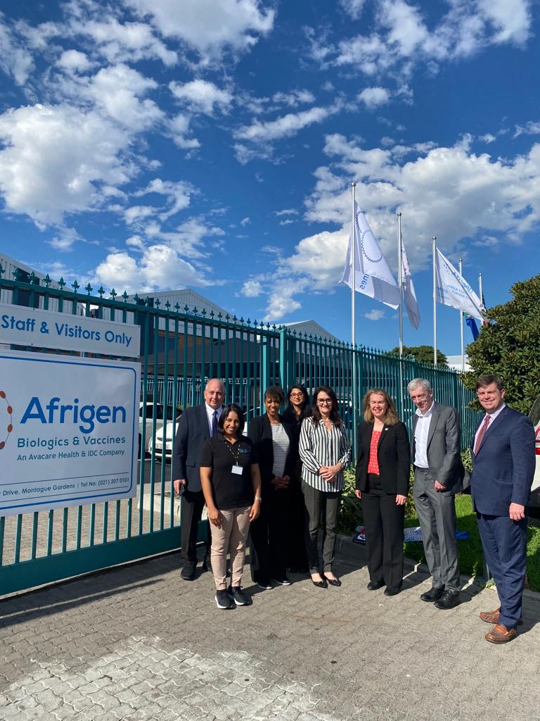 Delighted to have these very important discussions with Dawn O'Connell (@HHS_ASPR) & her team at @ASPRgov: Nikki Bratcher-Bowman; Steve Adams; Elana D. Clarke; Adam Tewell at #Afrigen with Petro Terblanche and Karyn Fenner. More on the #mRNAProgramme > medicinespatentpool.org/what-we-do/mrn…