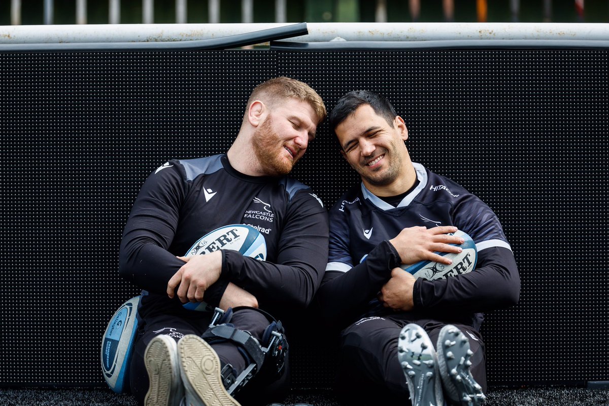 📸 New dads <a href="/C_maddison1/">Charlie Maddison</a> and <a href="/tutemoroni/">Matias Moroni</a> hard at work! 🐣😴