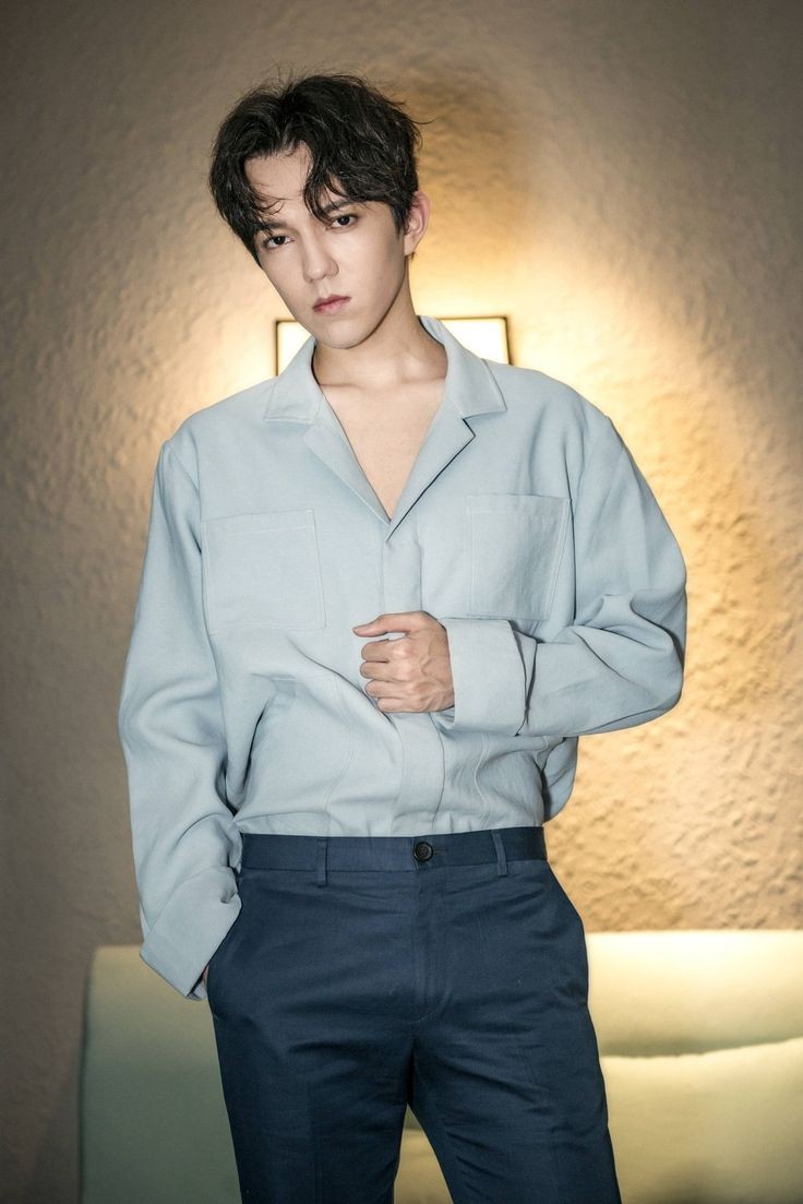 monica_valdi's tweet photo. @OlguisSantillan La vida no debiera echarlo a uno de la niñez sin antes conseguirle un buen puesto en la juventud.
✨🎼✨🎼✨
@dimash_official 💫
#NewMusicMV 🎧 #DimashOnYoutube 🫧
#TogetherByDimash 🌀
 #StrangerConcertYerevan 🎼
#DimashConcertAntalya 🎵 https://t.co/zi26Saz3XQ