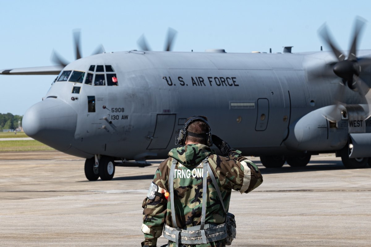 TOTAL FORCE=TOTALLY READY

400+ @AirNatlGuard #MobilityAirmen demonstrated ACE during a weeklong Fly Away Readiness Exercise. During FLARE, they practiced command & control, nuclear response and tactical combat casualty care in a simulated contested area. tinyurl.com/52rthfzs