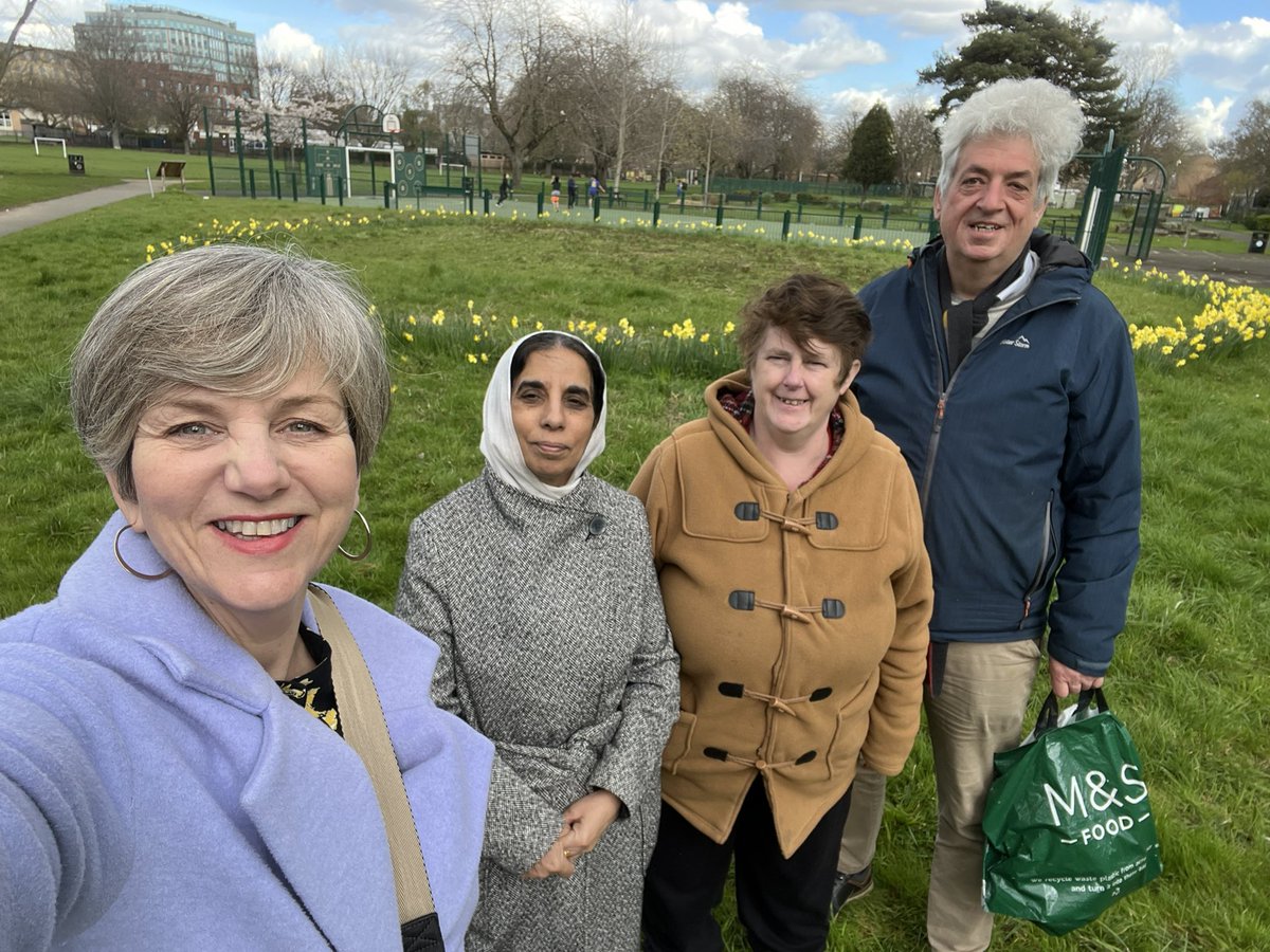 LilianGreenwood's tweet photo. Back out with The Meadows Labour team including Councillor Mike Edwards and Eunice Regan. Great to pick up growing support for Labour πHere we are in Queens Walk Rec in front of the daffodil circle planted by pupils from @WelbeckPS. #ItMustBeSpring https://t.co/IDVrKLIVrA