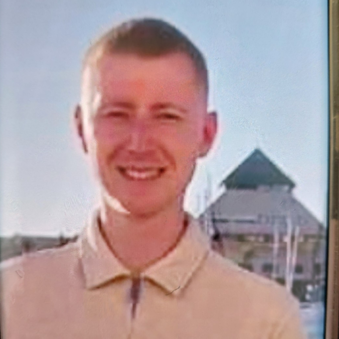 31-year-old Evan Reid was last seen at around 9:40pm on Saturday 25th March in Paisley wearing a khaki green jumper, black body warmer, dark blue jeans and grey trainers.

Anyone with information on Evan's whereabouts, please contact 101 quoting incident number 4112 of 25/03/23.