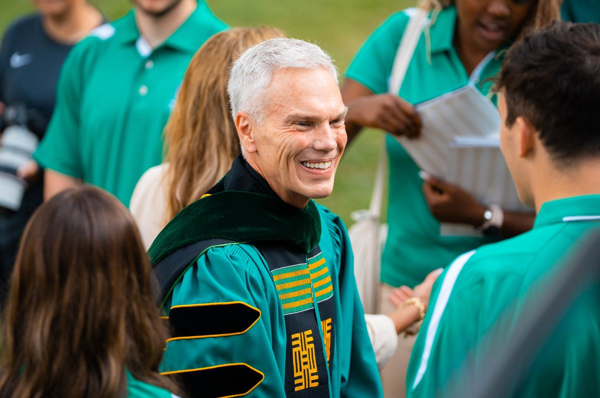 marshallu's tweet photo. Wishing a very happy birthday to our President, Brad D. Smith 🥳🎂💚 https://t.co/C2GhI5niEP