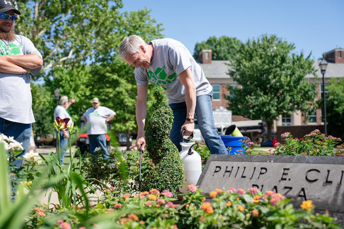 marshallu's tweet photo. Wishing a very happy birthday to our President, Brad D. Smith 🥳🎂💚 https://t.co/C2GhI5niEP