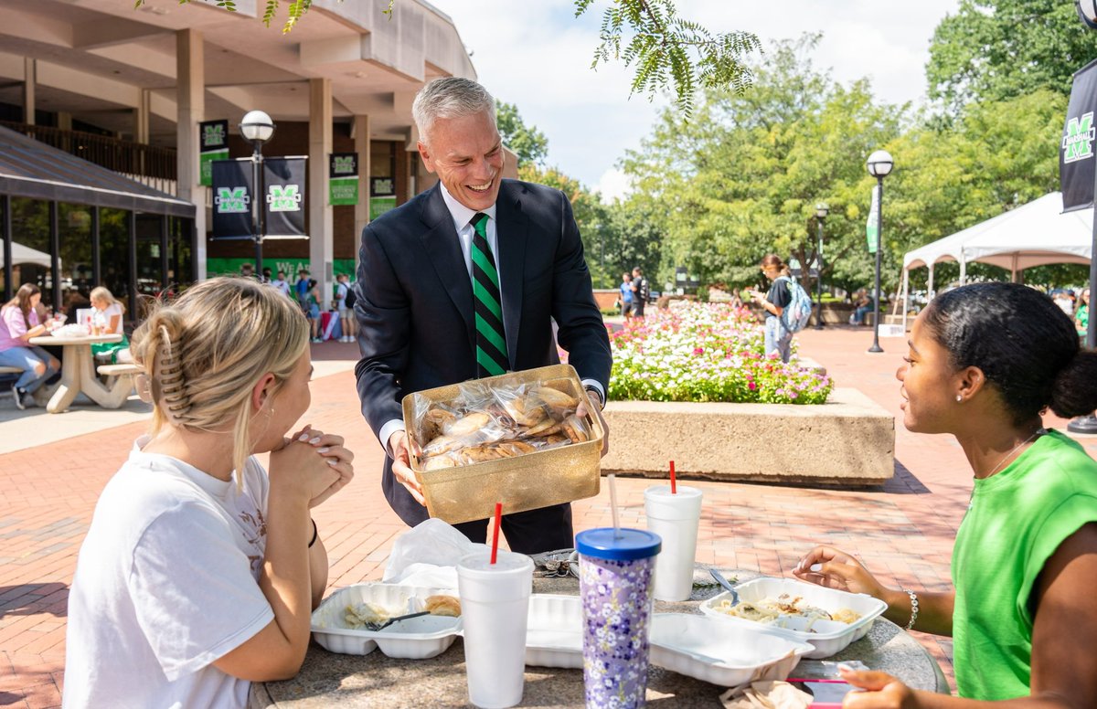 marshallu's tweet photo. Wishing a very happy birthday to our President, Brad D. Smith 🥳🎂💚 https://t.co/C2GhI5niEP