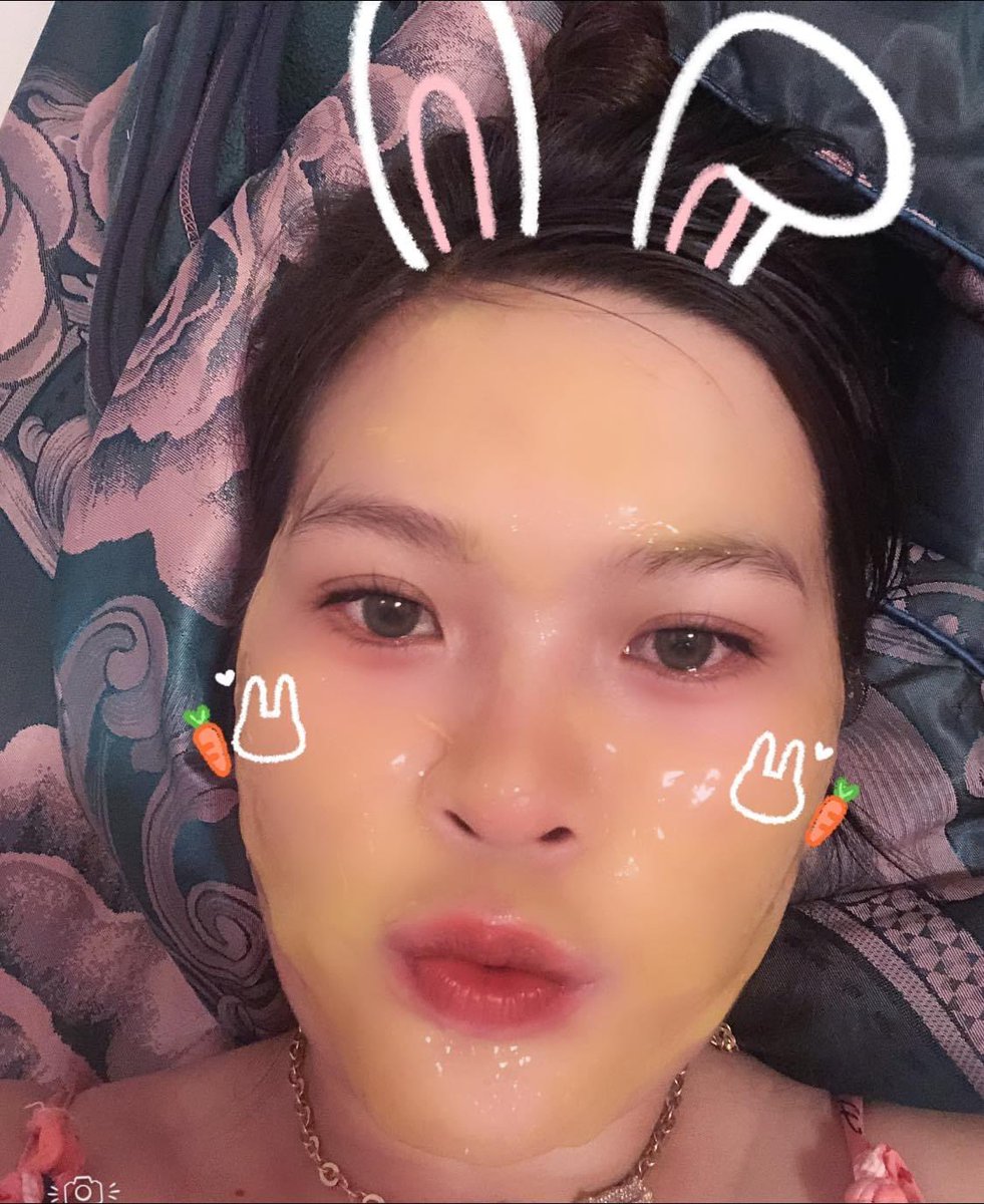 ស្រី លី tweet media