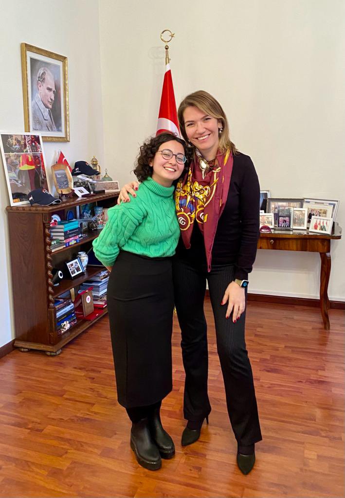 Gülşen Karanis Ekşioğlu (@gulsenkaranis) on Twitter photo ‘98 Almanya <a href="/AFSTurkiye/">AFS Türkiye</a>’li Gülşen ve ‘23 Macaristan AFS’li Doğa olarak bugün Budapeşte’de buluştuk..Uzun sohbetimizden çıkarttığımız kısa özet “herkesin deneyimi kendisine”😊, iyi ki geldin Doğa! ‘98 Almanya <a href="/AFSTurkiye/">AFS Türkiye</a>’li Gülşen ve ‘23 Macaristan AFS’li Doğa olarak bugün Budapeşte’de buluştuk..Uzun sohbetimizden çıkarttığımız kısa özet “herkesin deneyimi kendisine”😊, iyi ki geldin Doğa!