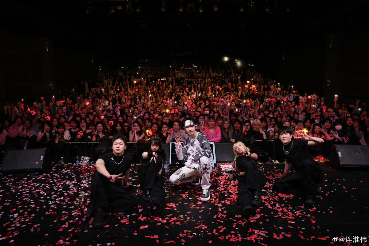 QCYN1 finals were four years ago today. This was Xiao Lian that evening.

Today his studio added a 5th stop on his tour 🙏🏻 Such a journey… Lian Huaiwei stay strong, you’re doing so well!! ♥️⚡️ 未来可期！

🔗weibo.com/6967651988/488…
#LianHuaiwei #连淮伟 #Huaiwei #Cpop