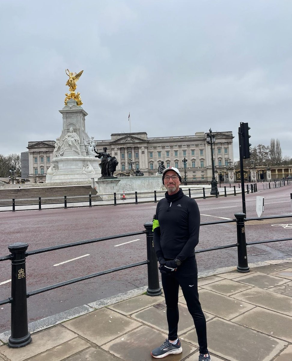 SecretRuns's tweet image. Thank you to Uri from Israel for booking a private sightseeing run with us🏃💨

Matt picked Uri up from his hotel at 7:30am and took him on a 15km run through London's best sights (and some secrets too) along the way. 🏰💂‍♀️🎡🌉