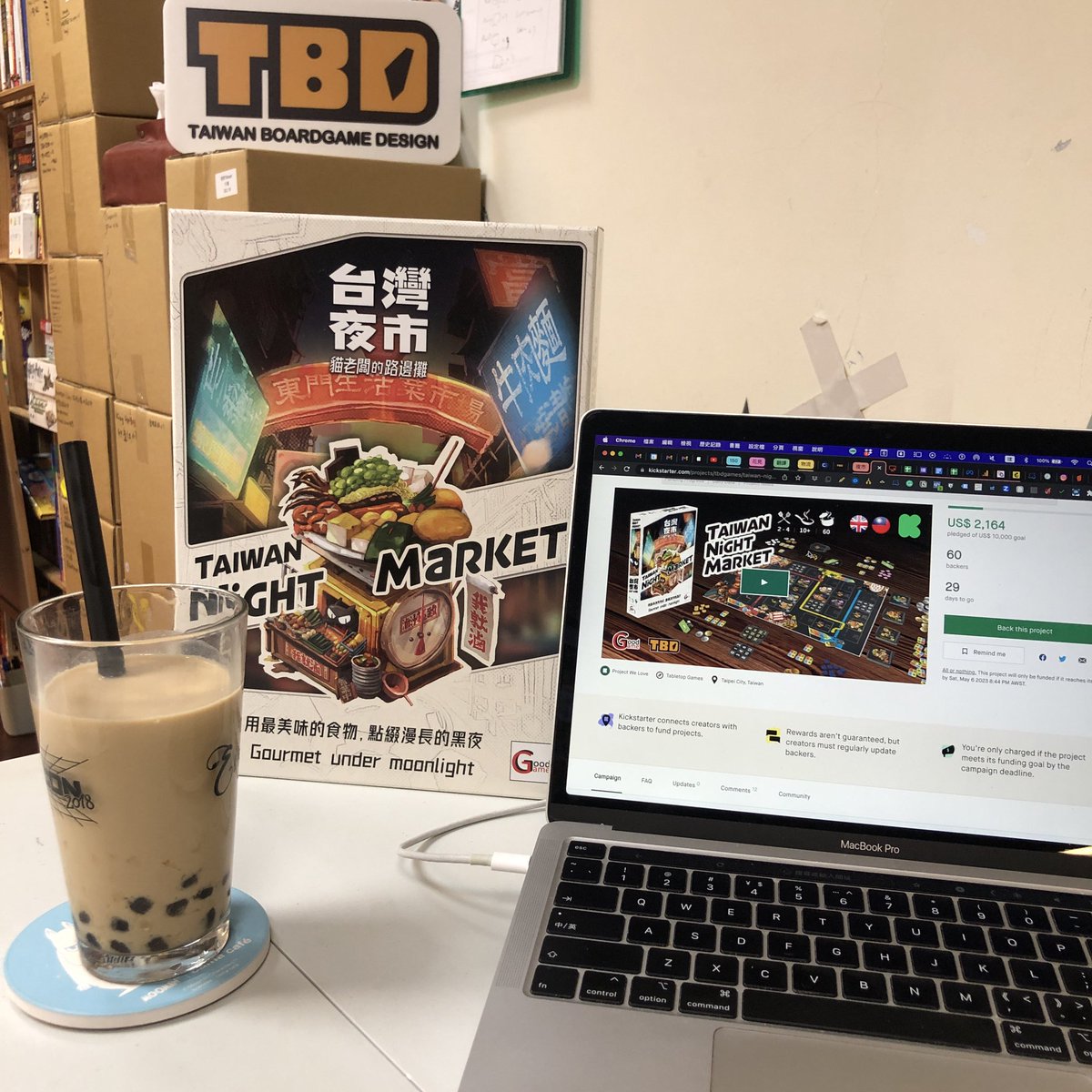 smooxchen's tweet photo. Is there a better way to monitor your #Kickstarter campaign of Taiwan Night Market than having a big glass of Bubble Tea🧋?
Maybe… night supper of some crispy chicken🍗? 😋 https://t.co/drIRWfbUiZ