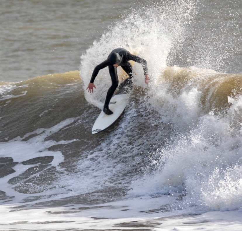 Waves for Days. Spring keeps on giving. 
Rudder Rava hitting the lip at his local. 
📷 <a href="/photodotcymru/">Photo.Cymru</a> 
#surfingisfun