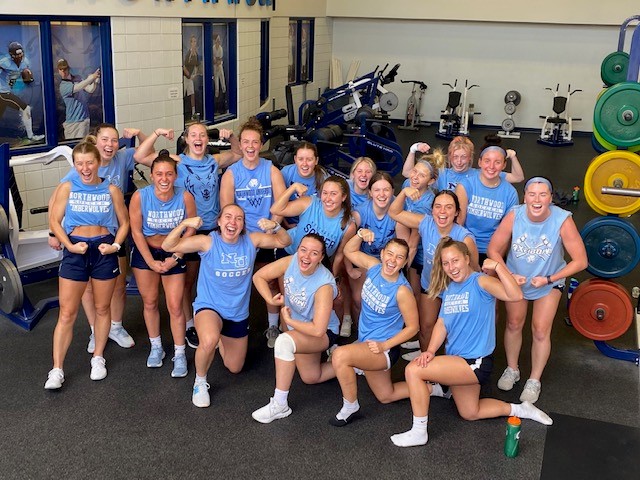 #HappyFlexFriday from @NUwomensoccer these ladies have the weekend off and one more spring game before they switch gears to prepare for the fall. Excited to watch this team compete for a GMAC title! #GetStrong💪🐺
